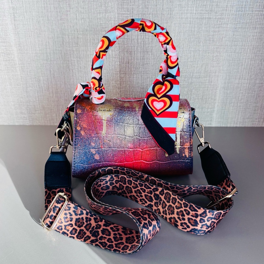 Hand Painted Artsy Purse w/ Detachable Crossbody Strap - Picture 2 of 11